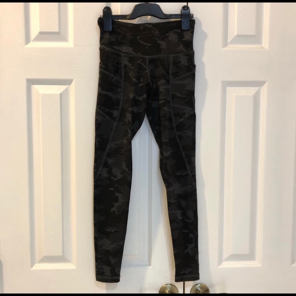 Strut this! Camo pant with side pockets